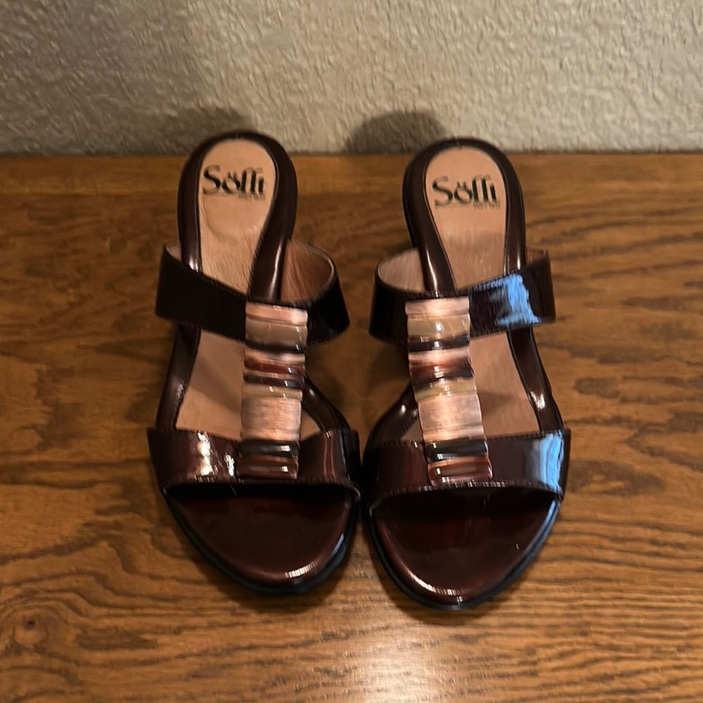 Sofft Women's Brown and Gold Sandals